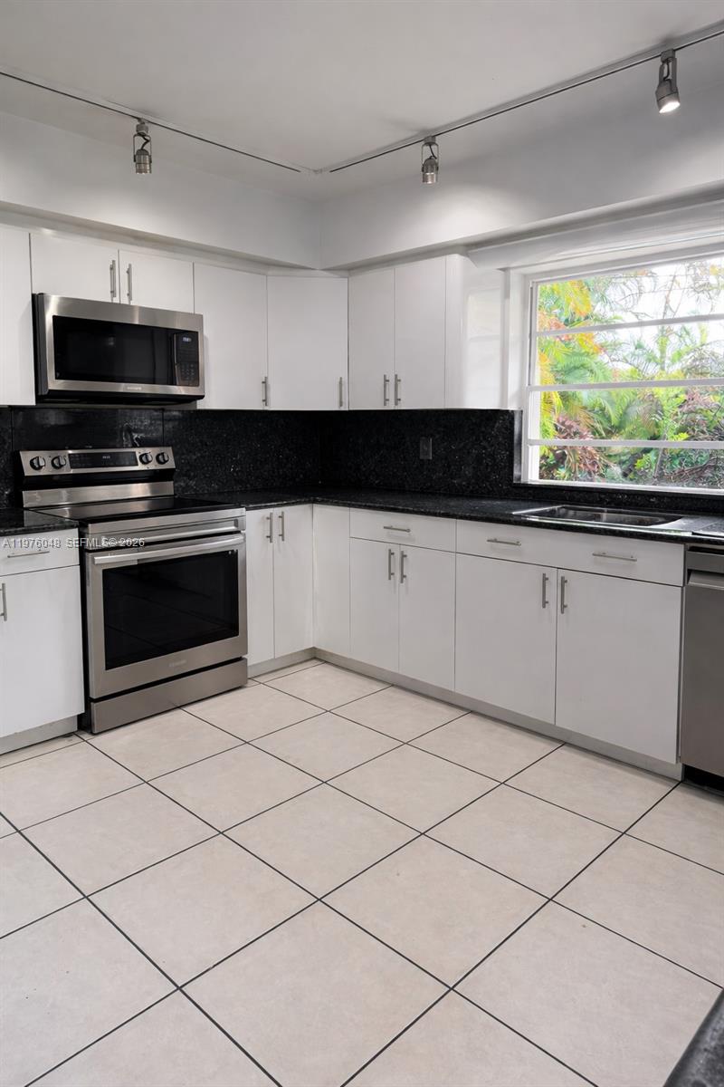 2110 Northeast 198th Terrace Miami, FL 33179 - Photo 2 of 3