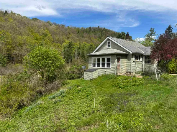 $179,900 | 302 Highway 7, Pownal, VT 05201