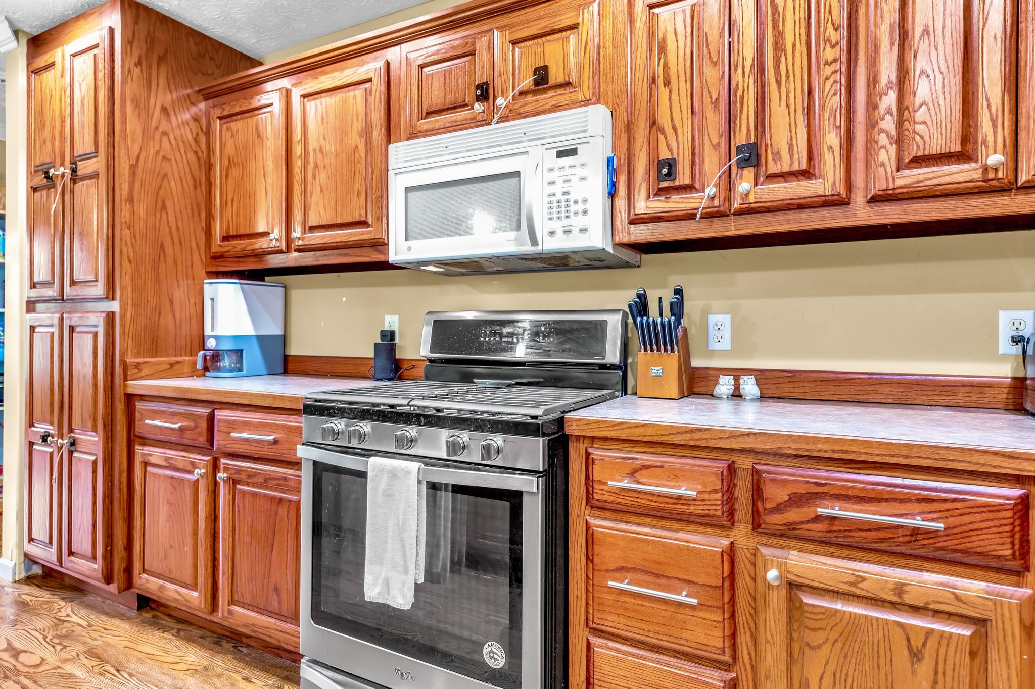 1450 Pleasant Hill Road McMinnville, TN 37110 - Photo 11 of 33 a kitchen with stainless steel appliances granite countertop a stove and a microwave