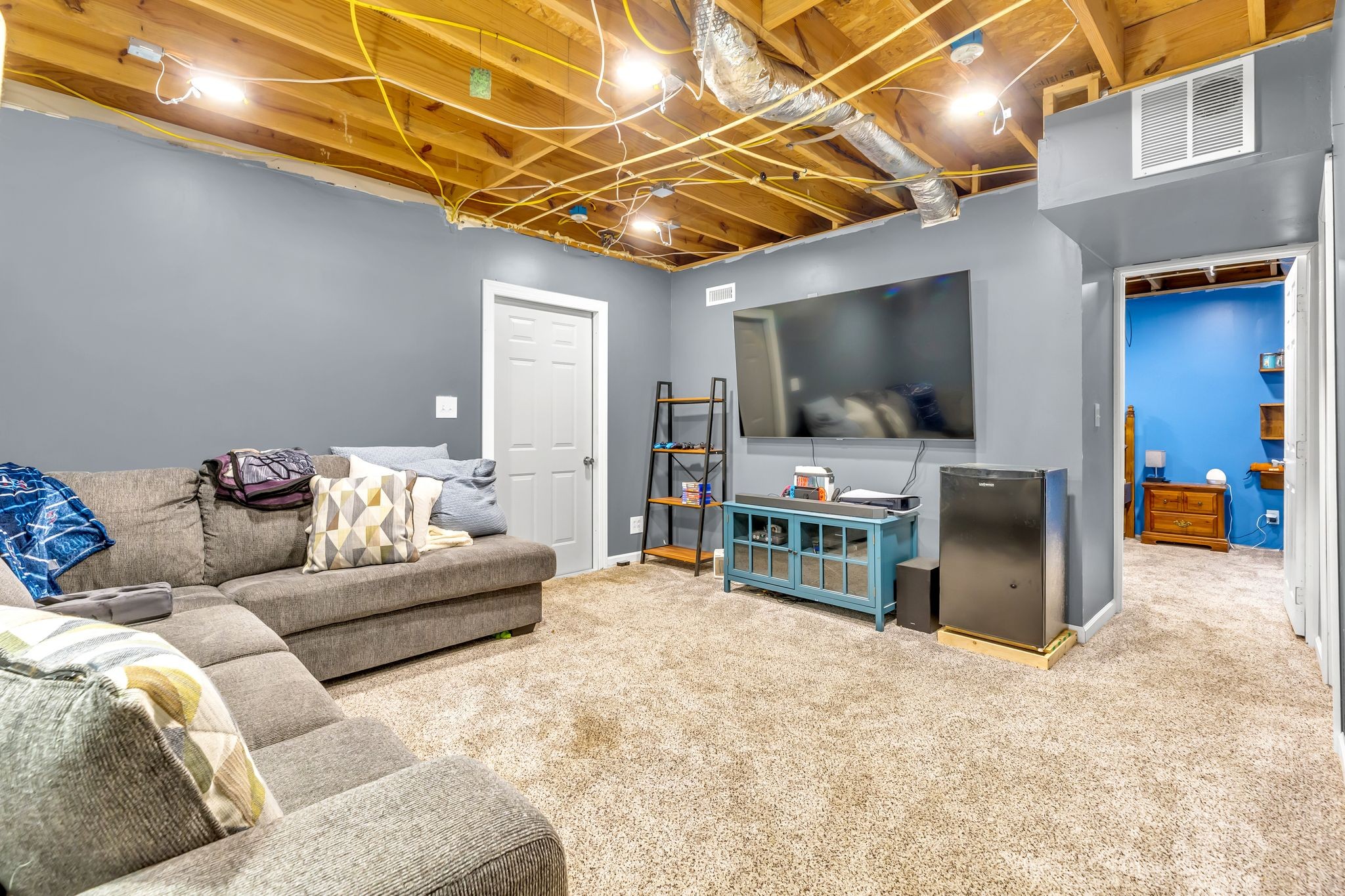 1450 Pleasant Hill Road McMinnville, TN 37110 - Photo 23 of 33 a living room with furniture and a flat screen tv