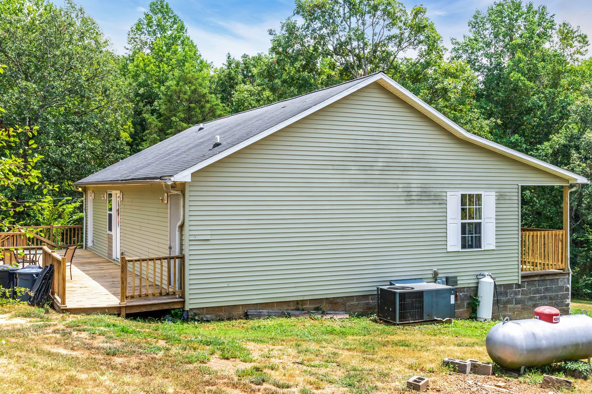 1450 Pleasant Hill Road McMinnville, TN 37110 - Photo 30 of 33 a backyard of a house