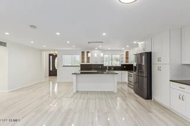 $3,600 | 1212 East McLellan Boulevard, Phoenix, AZ 85014