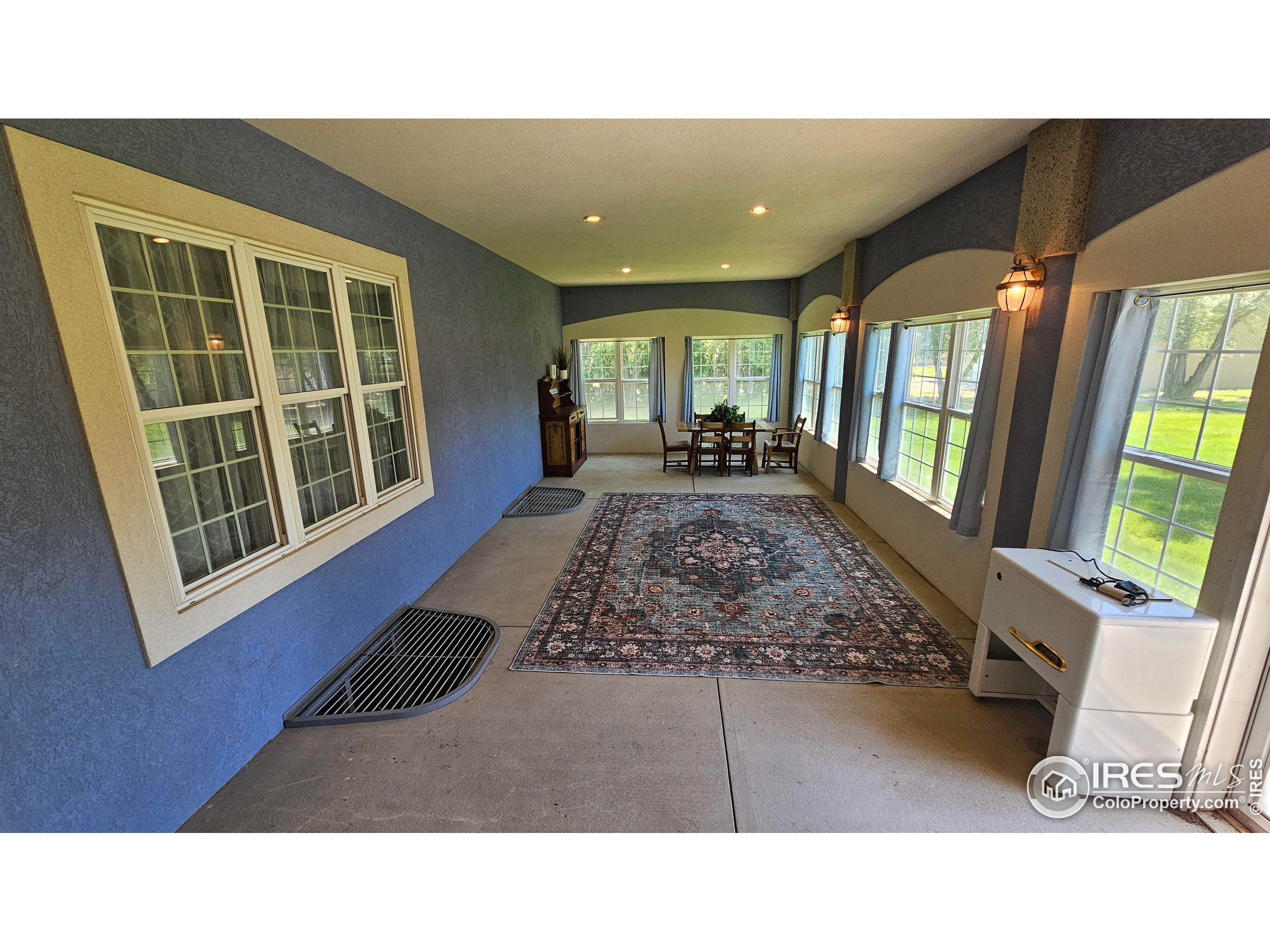 17606 County Rd Q.8 Fort Morgan, CO 80701 - Photo 25 of 37 a living room with a bed furniture and a large window