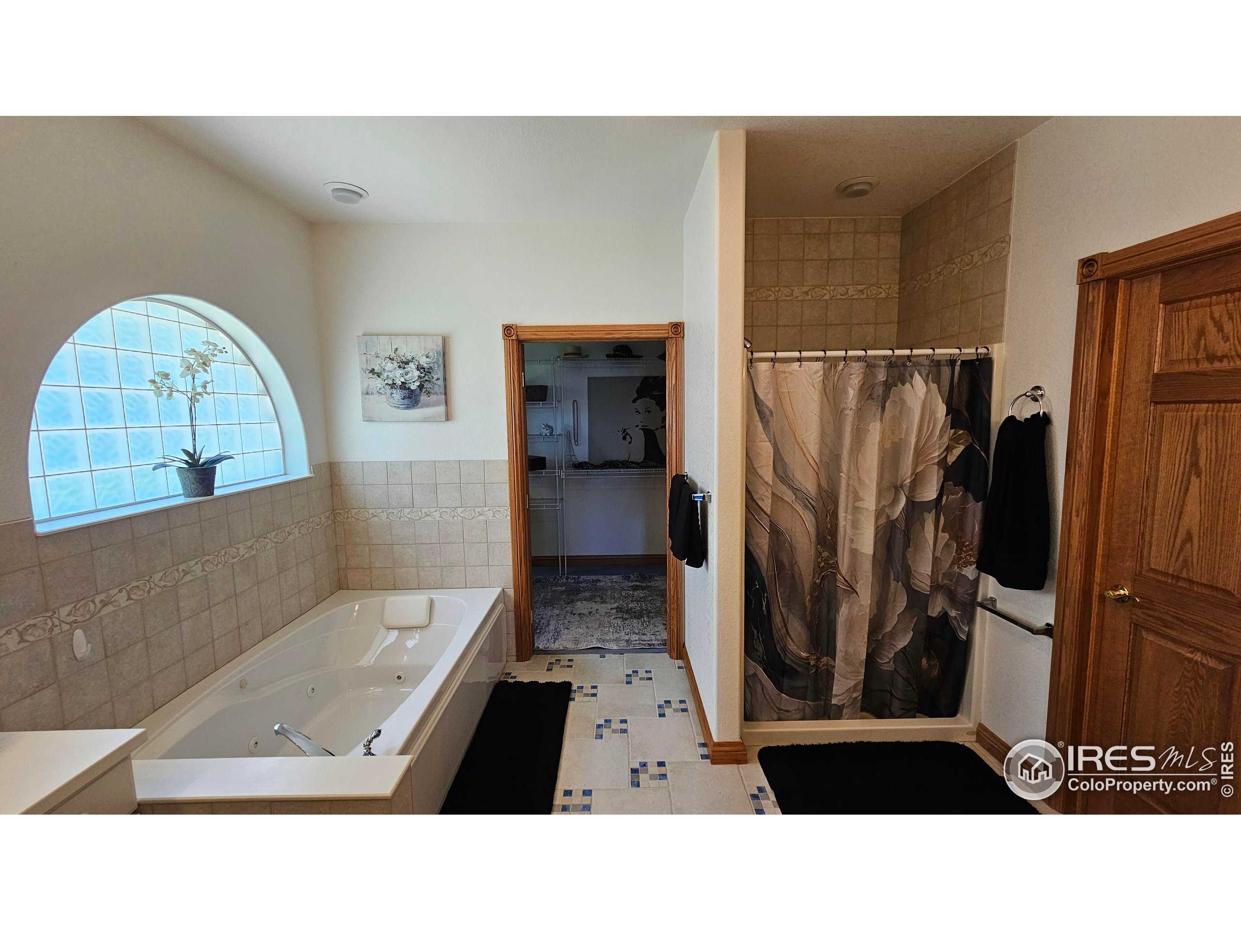 17606 County Rd Q.8 Fort Morgan, CO 80701 - Photo 10 of 37 a upper view of a living room and bathroom
