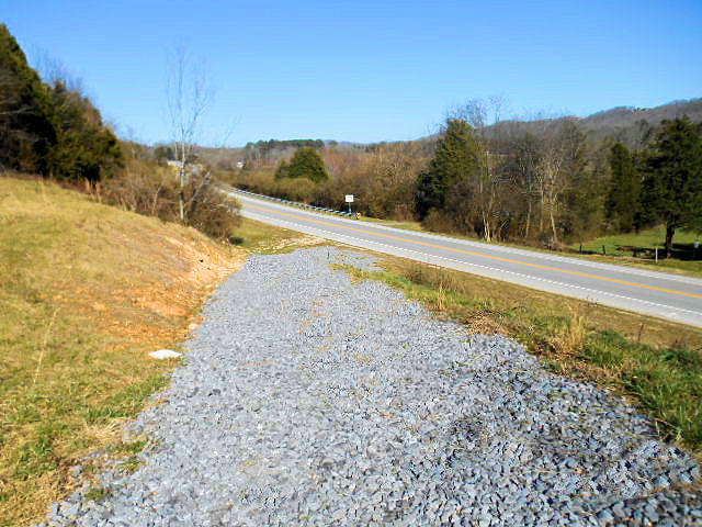 3148 Decatur Highway Kingston, TN 37763 - Photo 9 of 10 Driveway