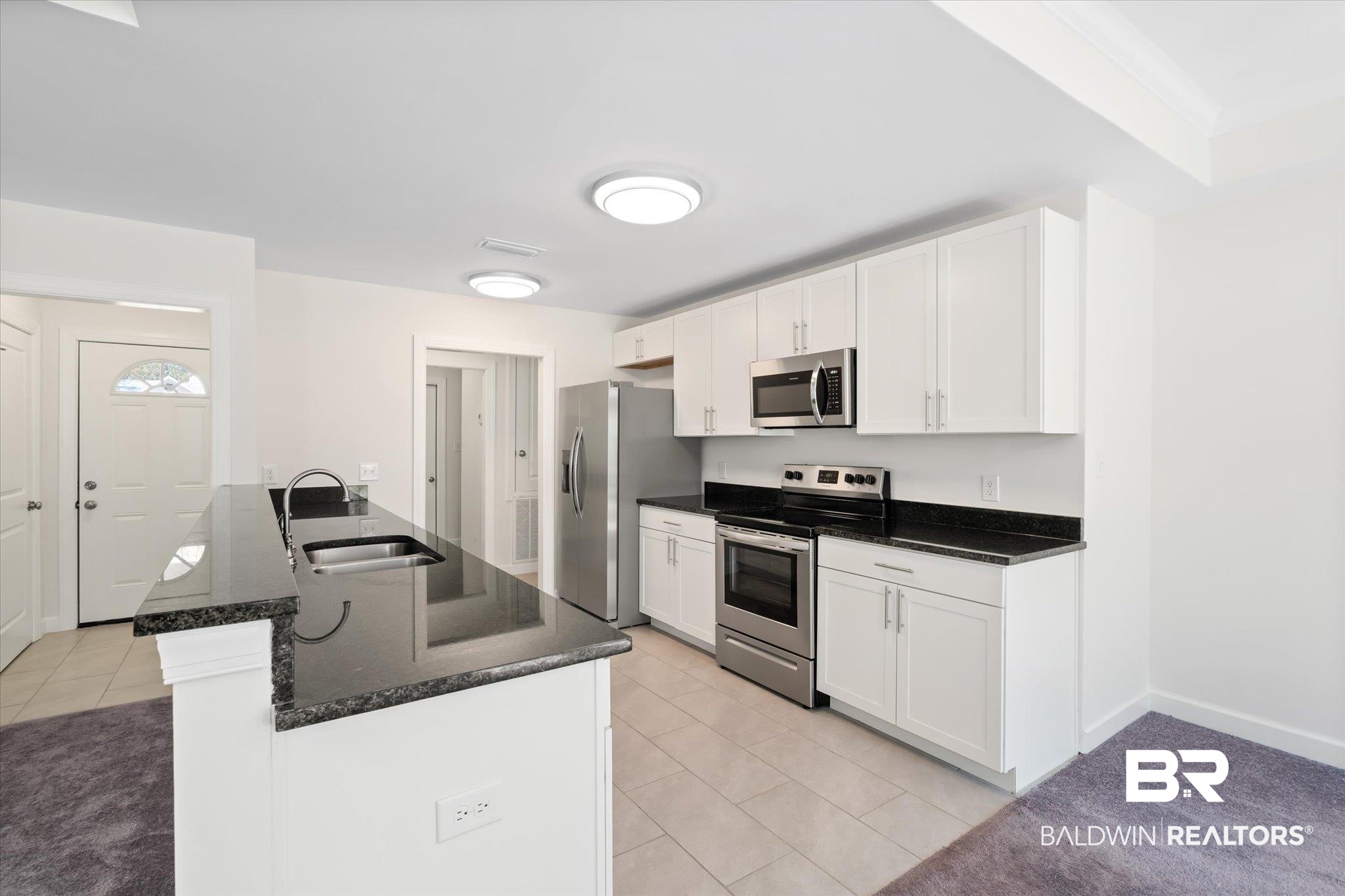 409 Oakleigh Circle Foley, AL 36535 - Photo 4 of 21 Kitchen & Dining Room