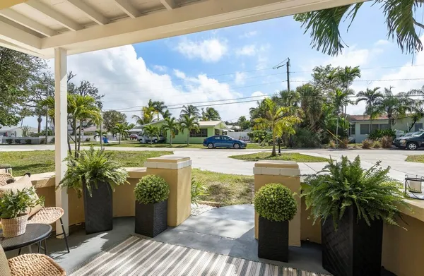$4,600 | 727 South Lake Drive, Lantana, FL 33462