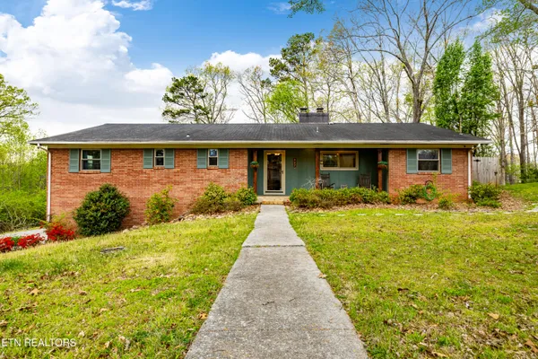 $435,000 | 907 West 6th Avenue, Lenoir City, TN 37771