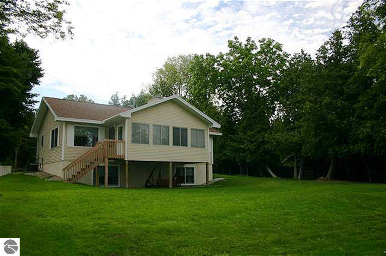 8970 South Sunnyview Road Traverse City, MI 49684 - Photo 6 of 46 1786580-5.JPG