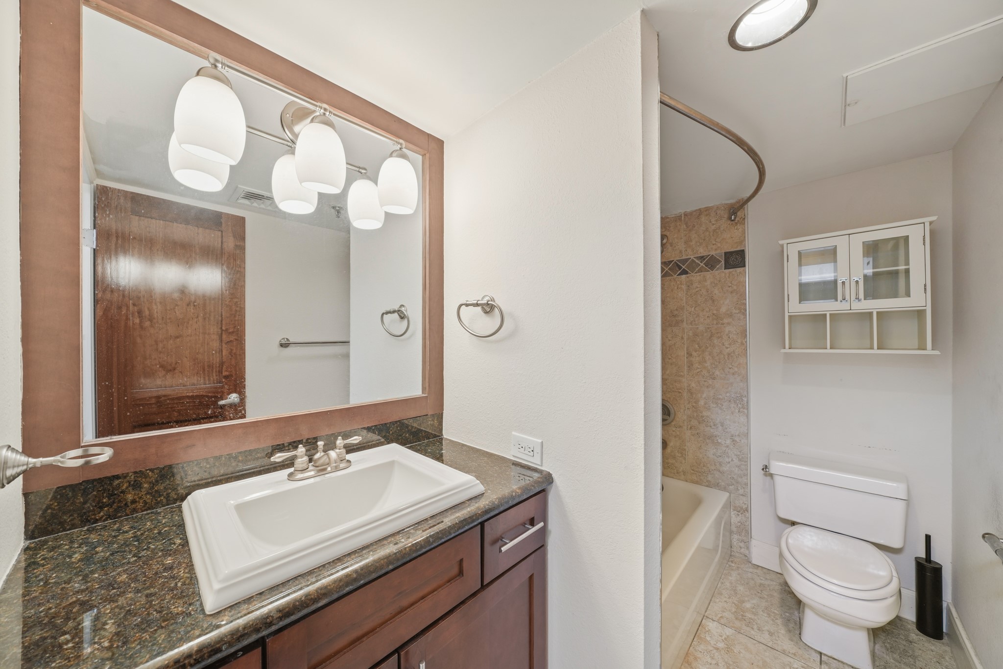 3525 Sage Road, Unit 404 Houston, TX 77056 - Photo 3 of 15