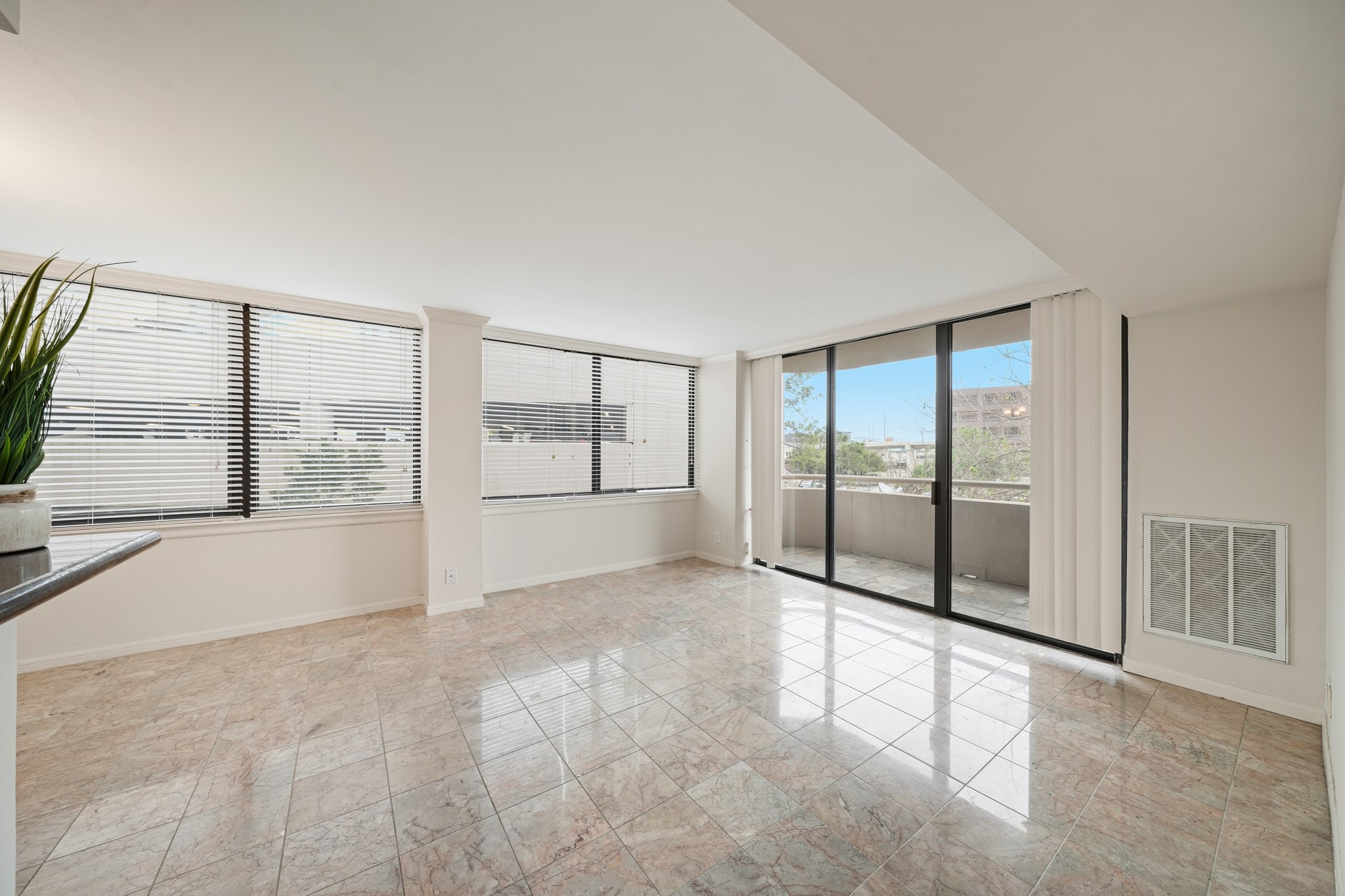 3525 Sage Road, Unit 404 Houston, TX 77056 - Photo 5 of 15