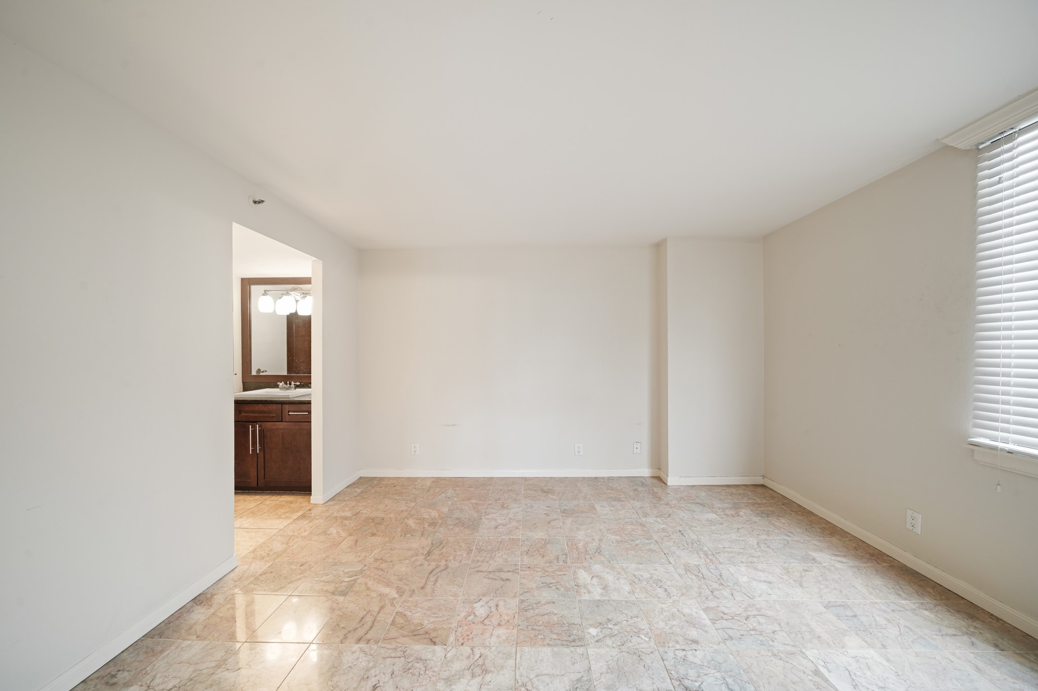 3525 Sage Road, Unit 404 Houston, TX 77056 - Photo 7 of 15