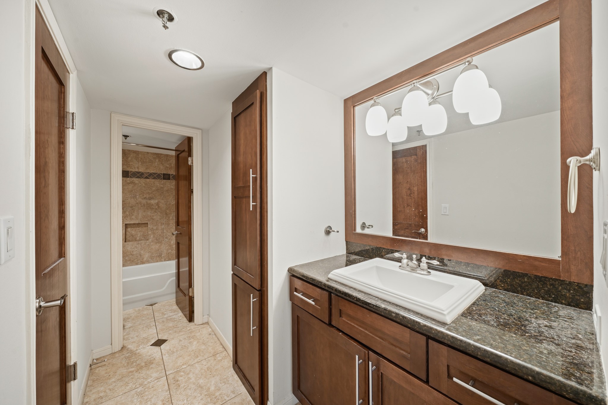 3525 Sage Road, Unit 404 Houston, TX 77056 - Photo 8 of 15