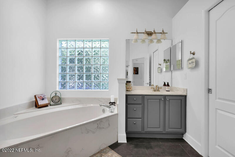 492 Big Tree Road Ponte Vedra Beach, FL 32082 - Photo 18 of 32 a bathroom with a tub sink and mirror