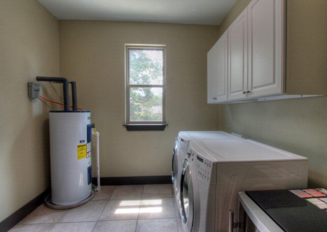 7696 Lake Boulevard Daphne, AL 36527 - Photo 17 of 33 laundry room