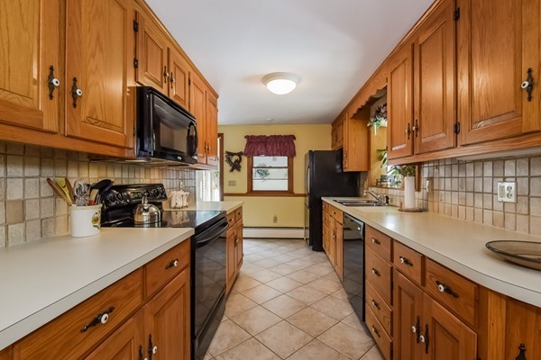 4 Governors Road Groveland, MA 01834 - Photo 3 of 28 Gallery Image 3