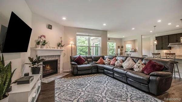 $4,000 | 28320 Verona Drive, Novi, MI 48377