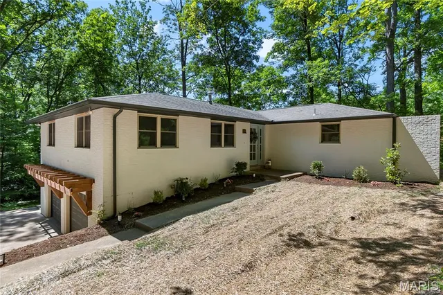 $360,000 | 495 South Lake Drive, Cape Girardeau, MO 63701