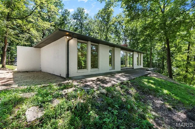 $360,000 | 495 South Lake Drive, Cape Girardeau, MO 63701