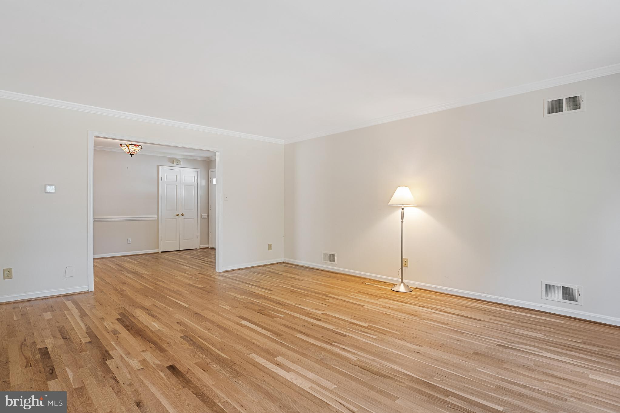 13000 Brandon Way Road Gaithersburg, MD 20878 - Photo 15 of 117 Living room