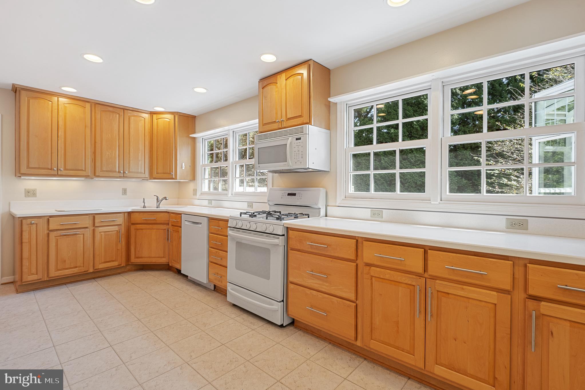 13000 Brandon Way Road Gaithersburg, MD 20878 - Photo 23 of 117 Kitchen