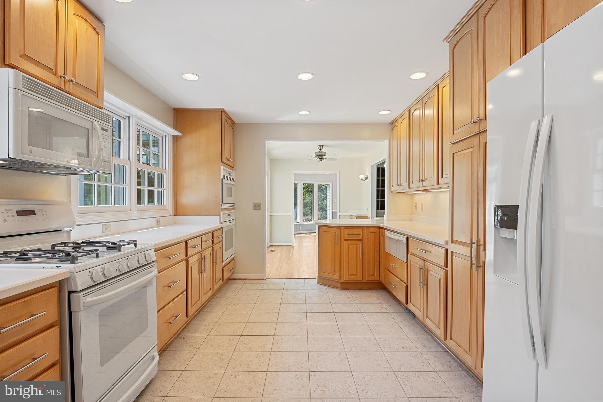 13000 Brandon Way Road Gaithersburg, MD 20878 - Photo 25 of 117 Kitchen