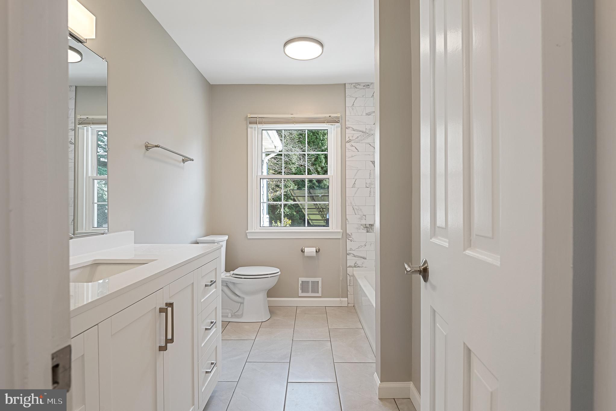 13000 Brandon Way Road Gaithersburg, MD 20878 - Photo 52 of 117 Guest bedroom bathroom main level
