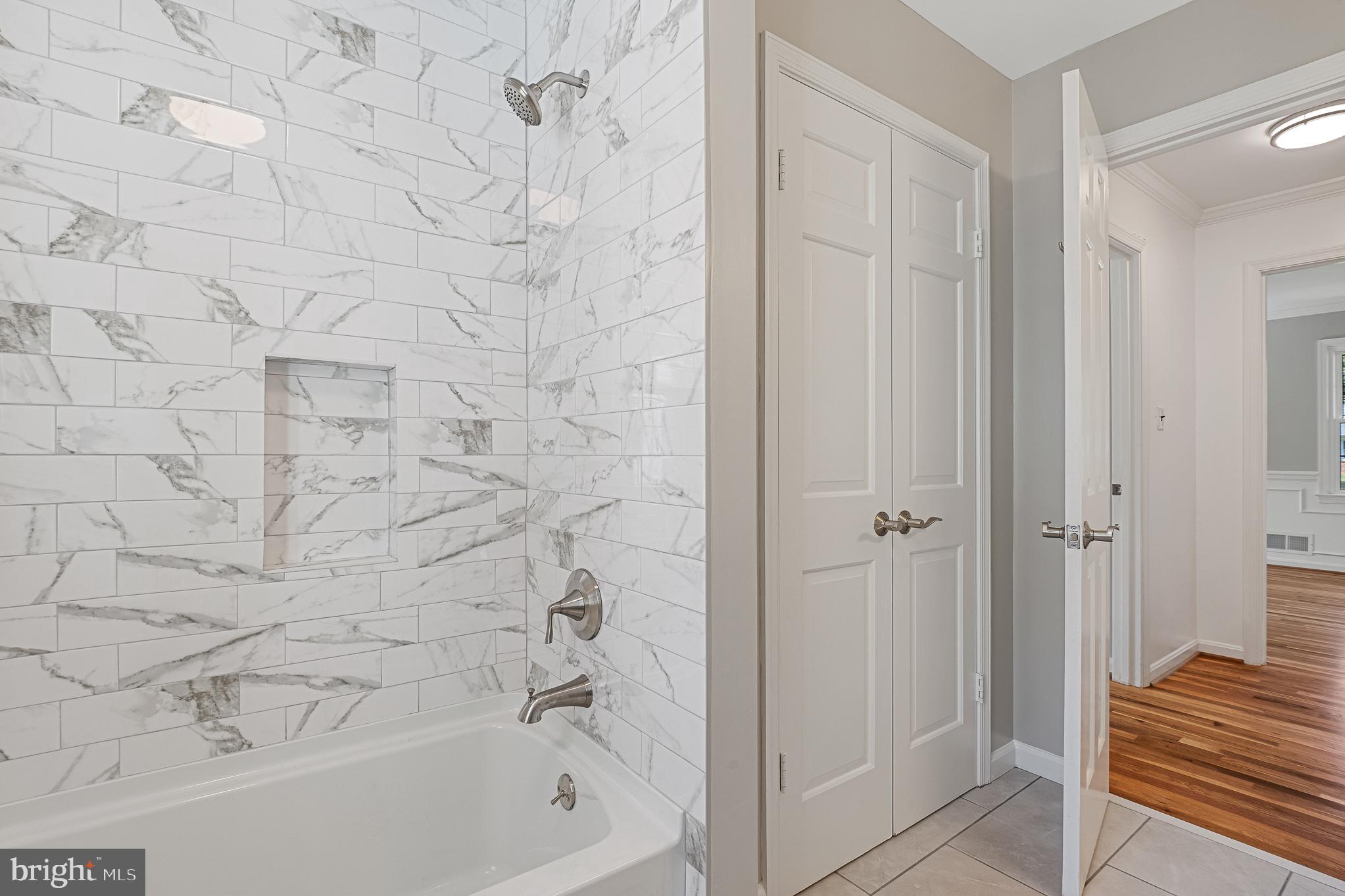 13000 Brandon Way Road Gaithersburg, MD 20878 - Photo 54 of 117 Bath/shower combination in guest bedroom