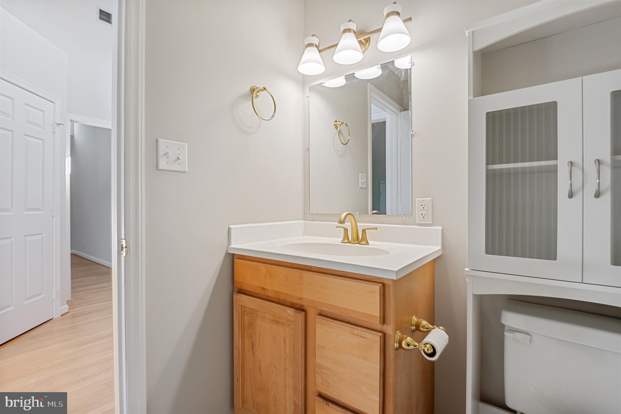 13000 Brandon Way Road Gaithersburg, MD 20878 - Photo 74 of 117 Upstairs bathroom
