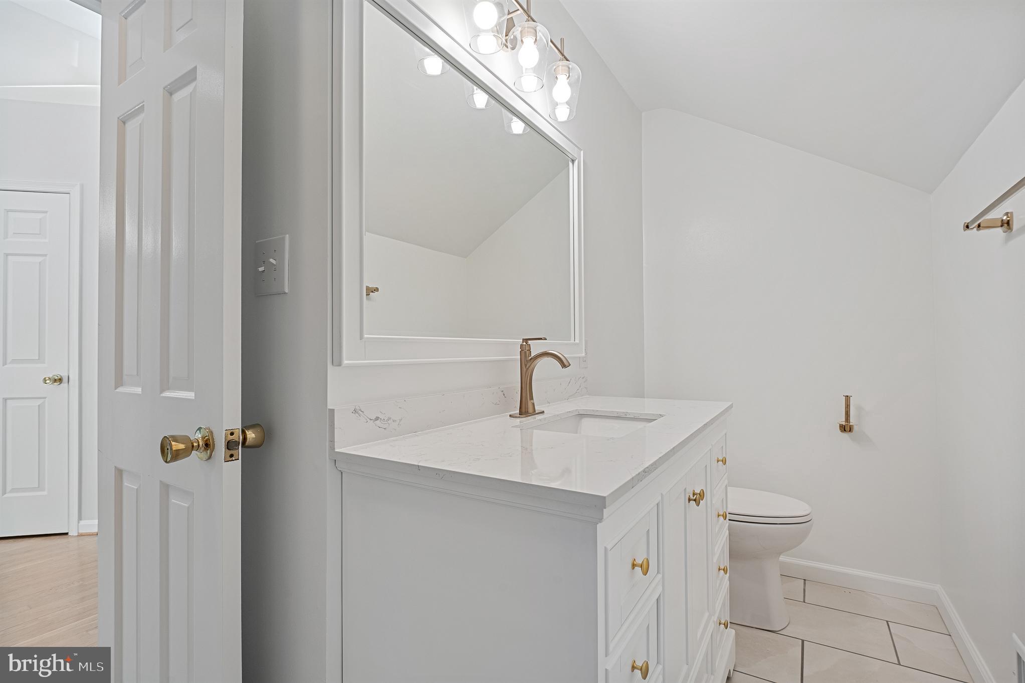 13000 Brandon Way Road Gaithersburg, MD 20878 - Photo 75 of 117 Upstairs bathroom 2