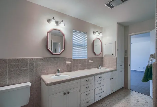 $2,225,000 | 11446 North State Highway 16, Fredericksburg, TX 78624