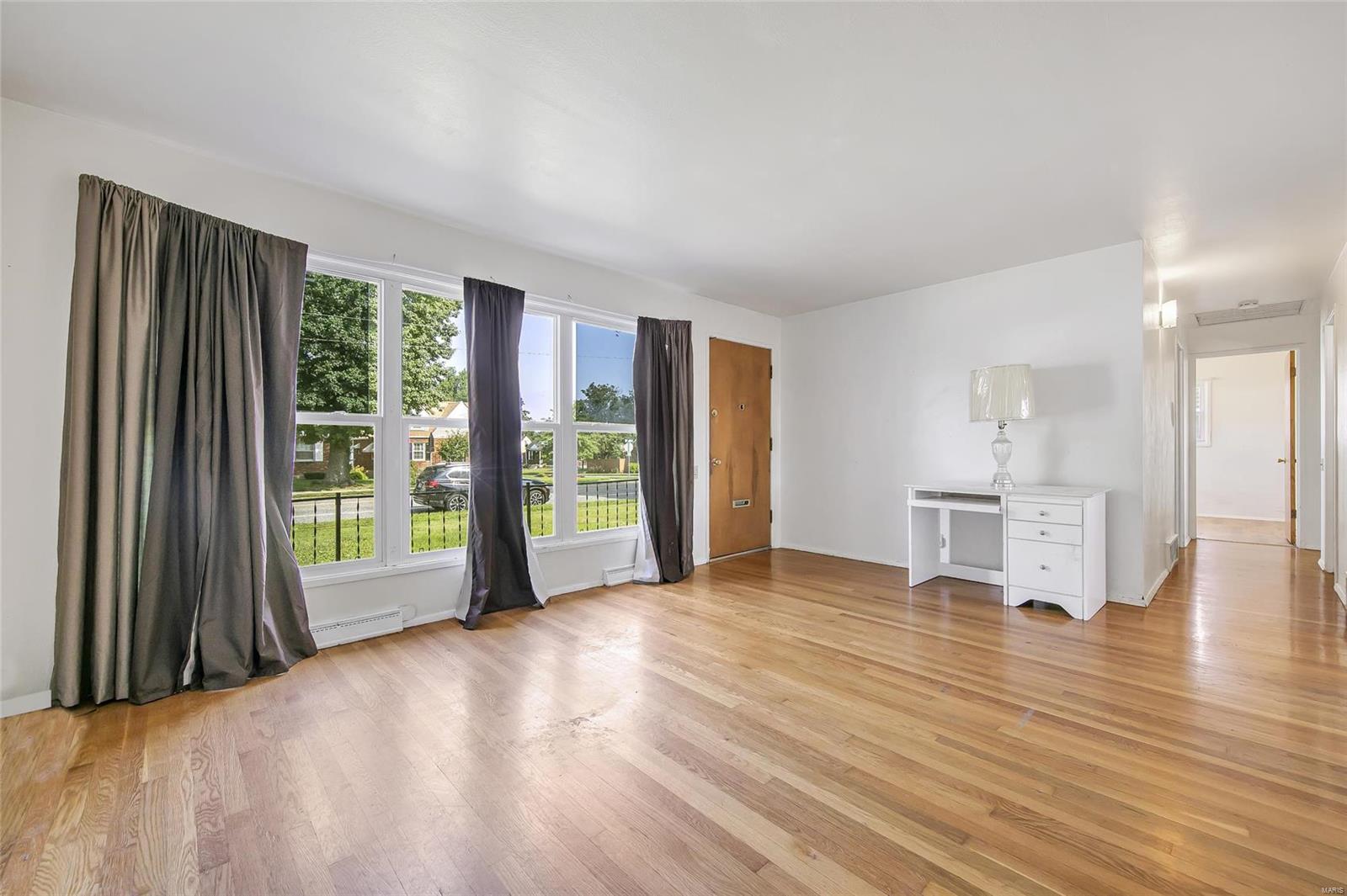 2272 Brown Road St. Louis, MO 63114 - Photo 4 of 30 Gallery Image 4