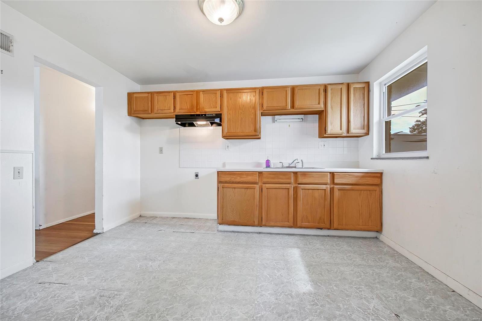 2272 Brown Road St. Louis, MO 63114 - Photo 7 of 30 Gallery Image 7