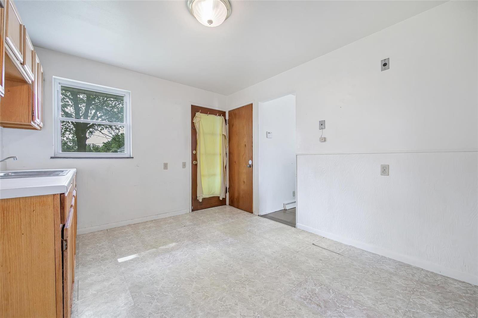 2272 Brown Road St. Louis, MO 63114 - Photo 9 of 30 Gallery Image 9