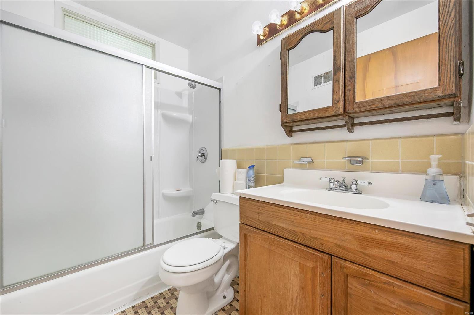 2272 Brown Road St. Louis, MO 63114 - Photo 10 of 30 Gallery Image 10