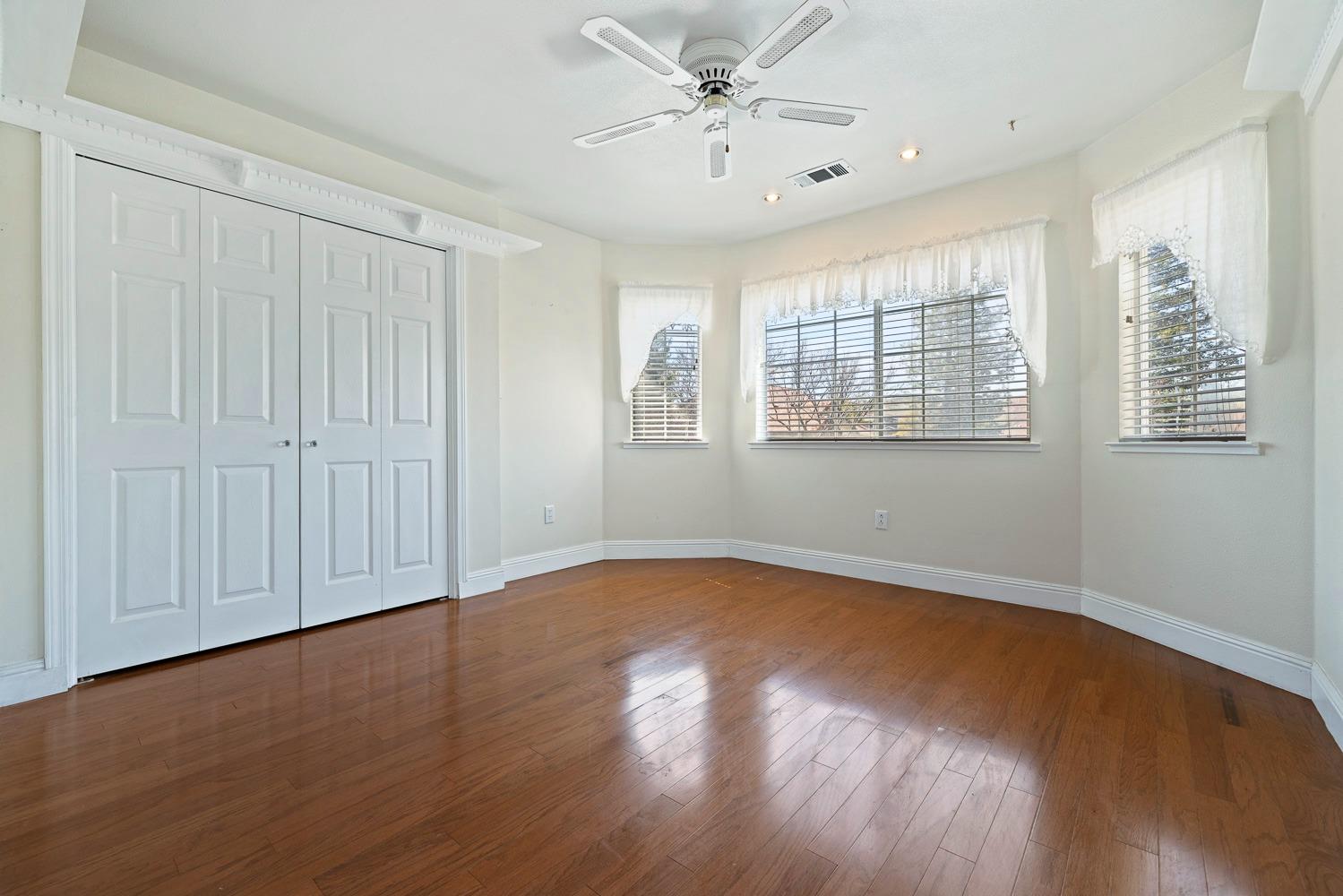 695 Monroe Street Coalinga, CA 93210 - Photo 30 of 44 an empty room with wooden floor and windows