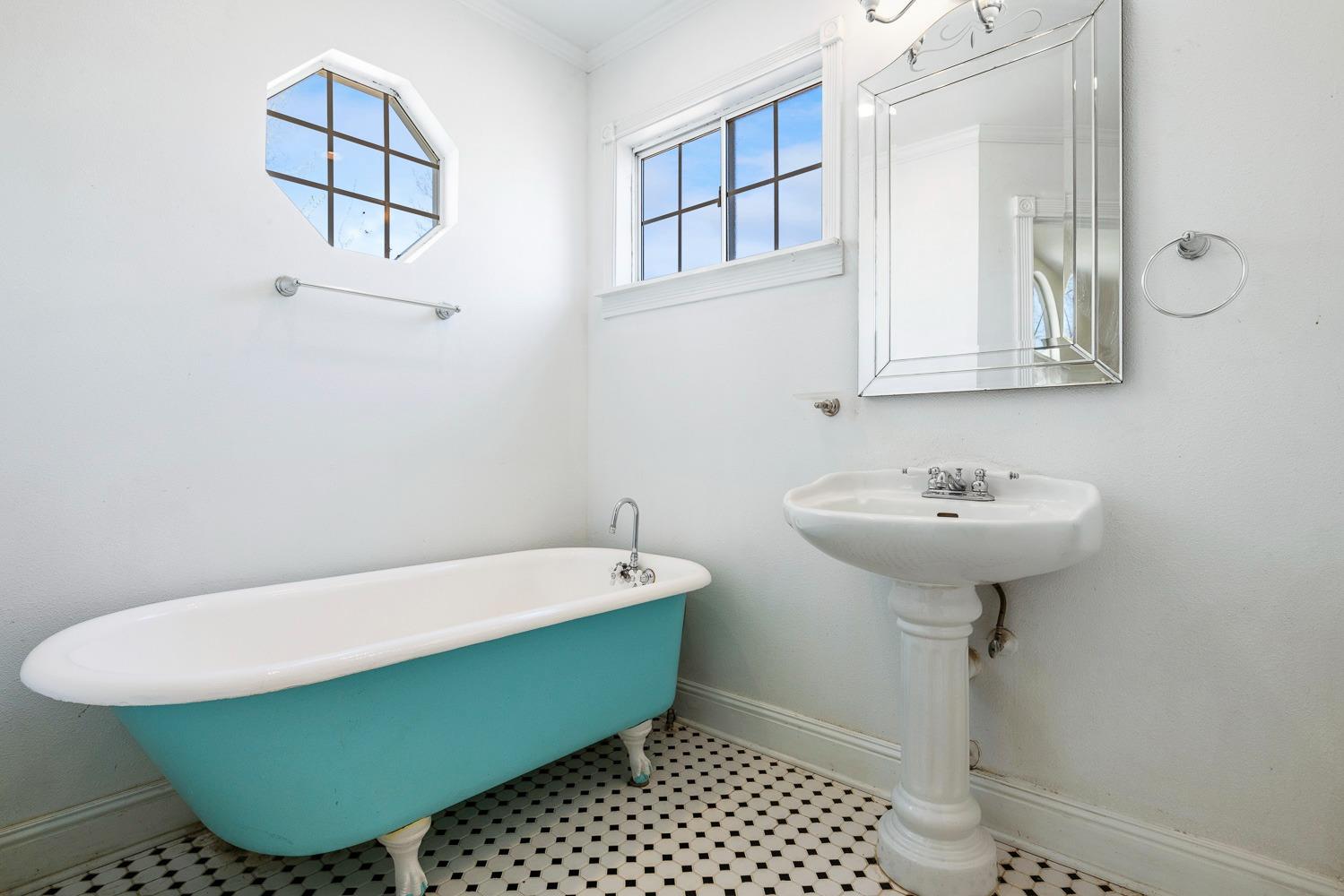 695 Monroe Street Coalinga, CA 93210 - Photo 38 of 44 a bathroom with a sink and a mirror