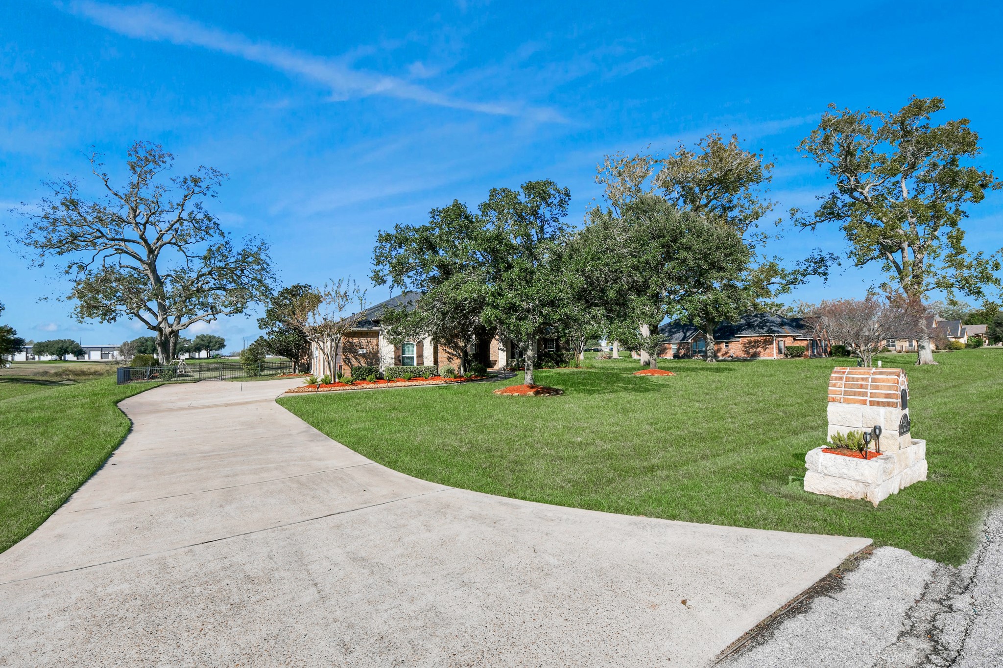 3511 River Bend Drive Rosenberg, TX 77471 - Photo 40 of 50 Extended driveway providing a grand entrance.