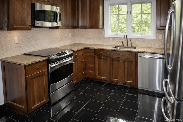 $8,000 | 42 Clarewood Drive, Hastings-on-Hudson, NY 10706