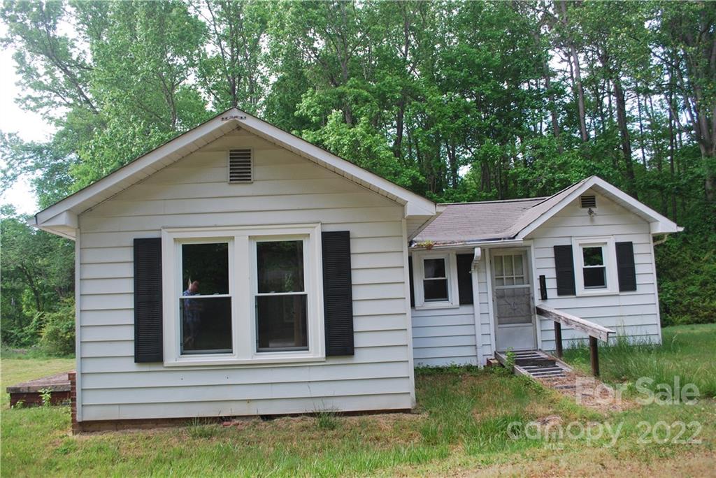 1714 Enochville Road Kannapolis, NC 28081 - Photo 2 of 5 a front view of a house with a yard