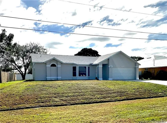 $390,000 | 608 Southeast Dean Terrace, Port St. Lucie, FL 34984