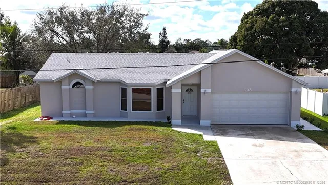 $390,000 | 608 Southeast Dean Terrace, Port St. Lucie, FL 34984
