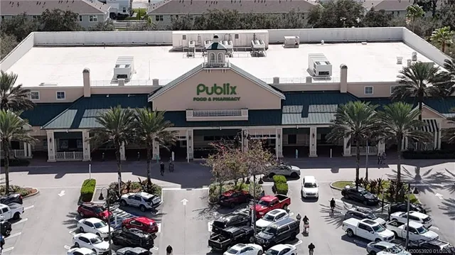 $390,000 | 608 Southeast Dean Terrace, Port St. Lucie, FL 34984