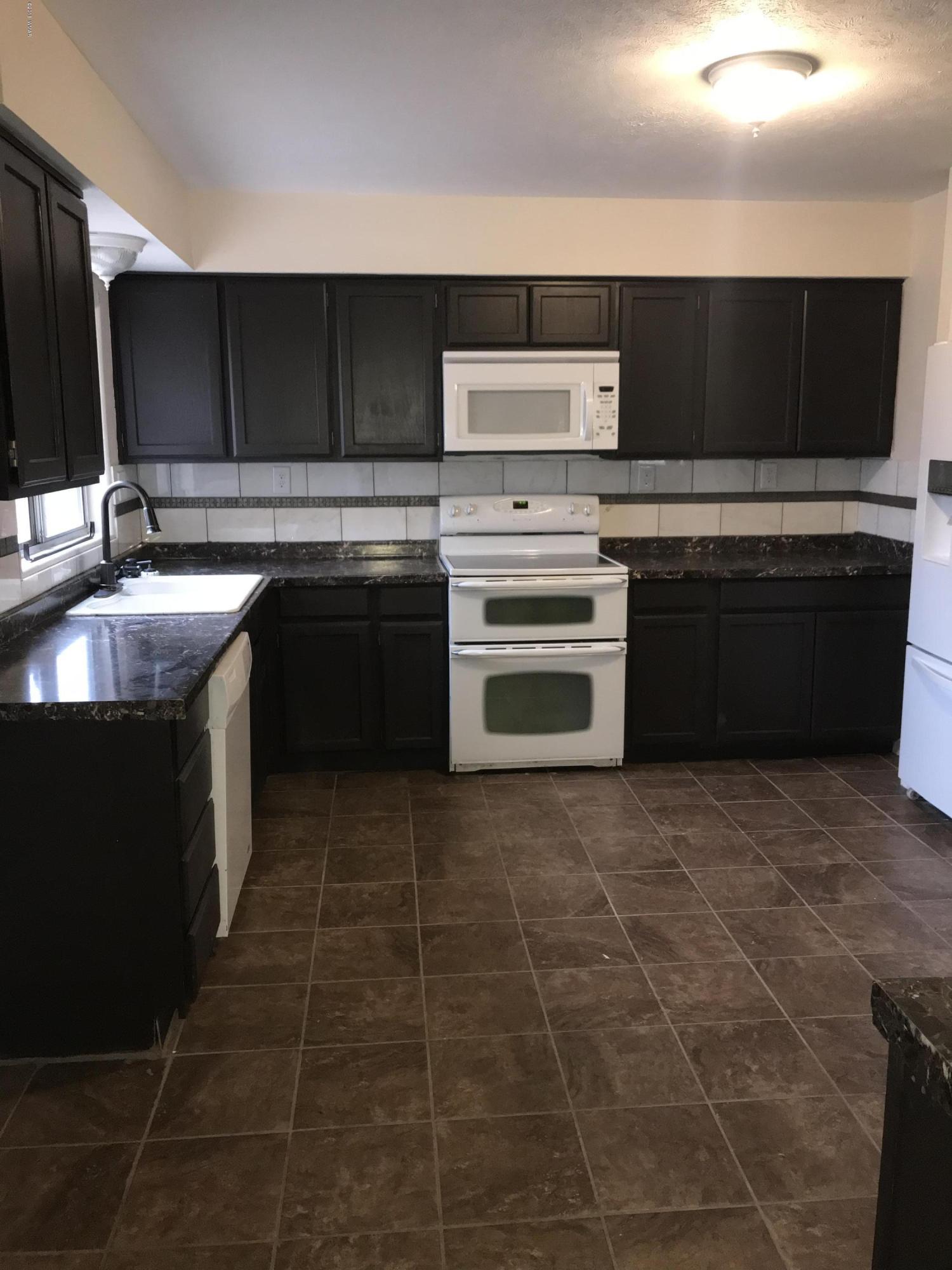 910 South Burk Street Eagar, AZ 85925 - Photo 17 of 35