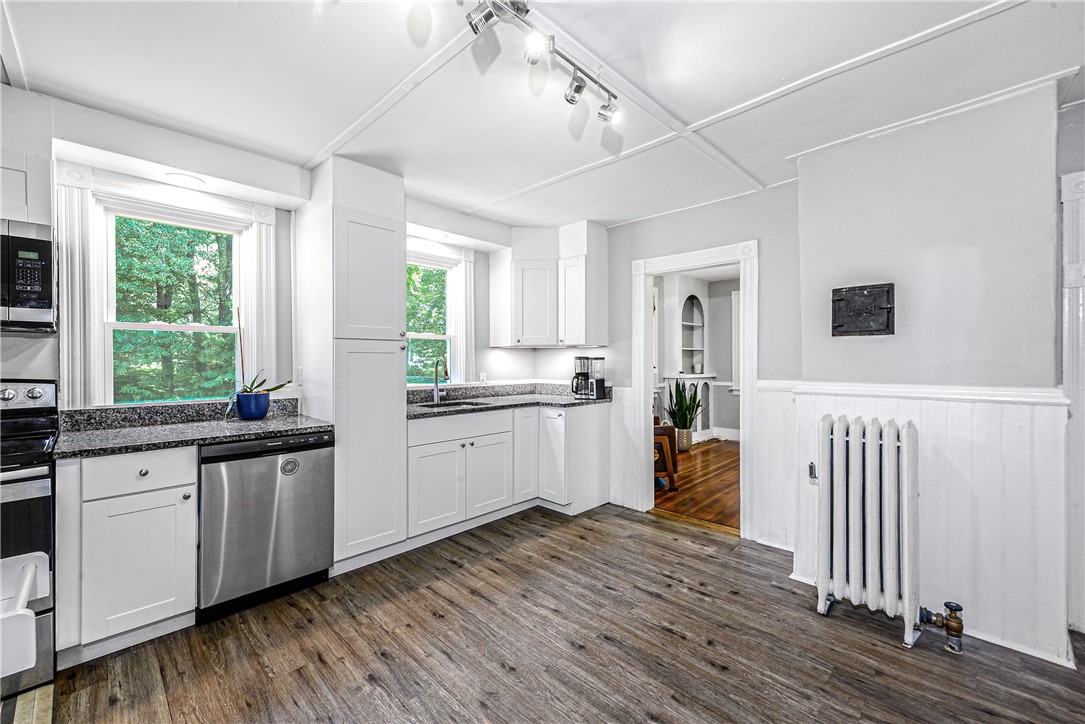 536 Potter Road North Kingstown, RI 02852 - Photo 11 of 29 Updated and spacious kitchen