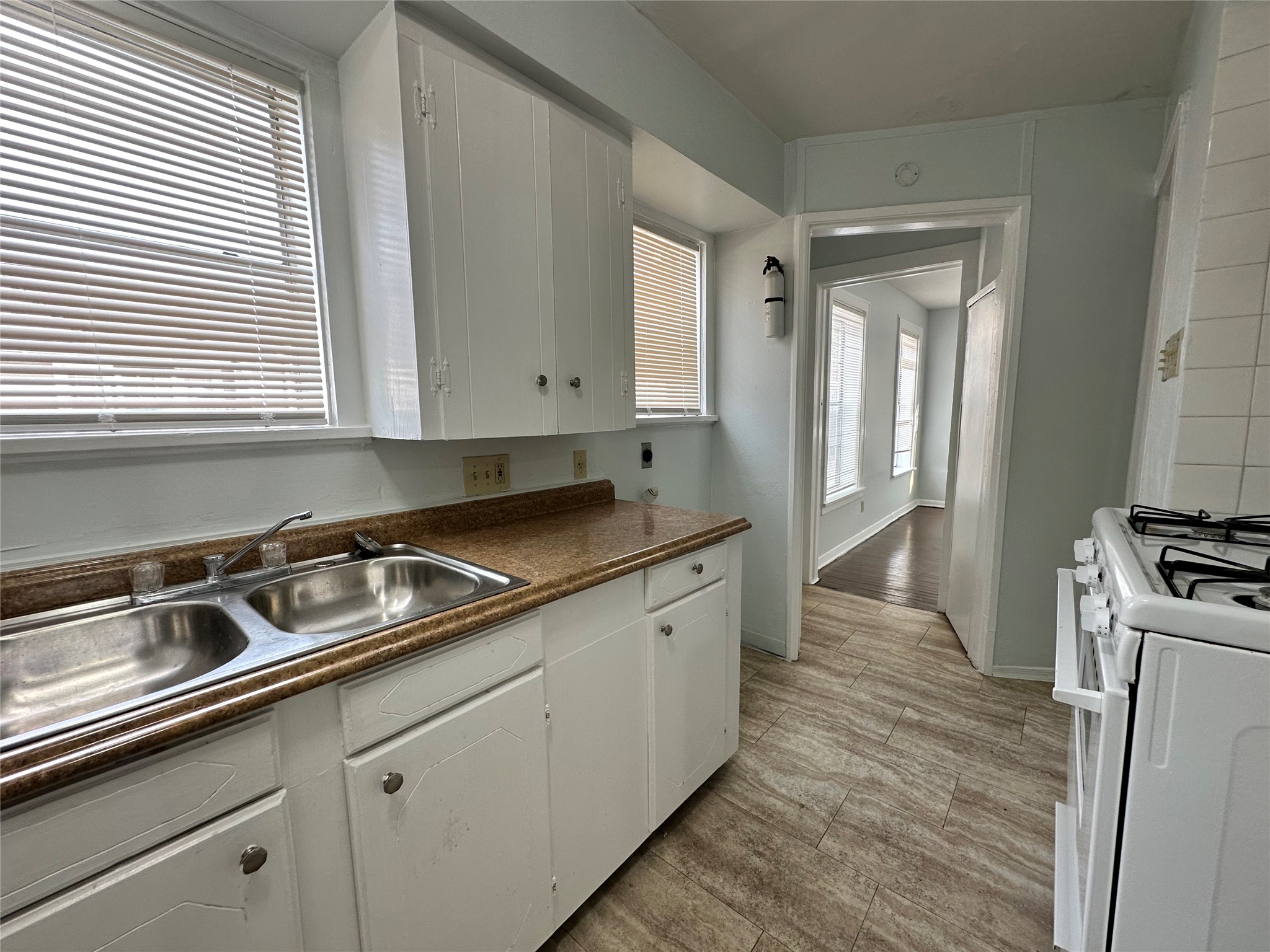 4624 Clay Street Houston, TX 77023 - Photo 9 of 18