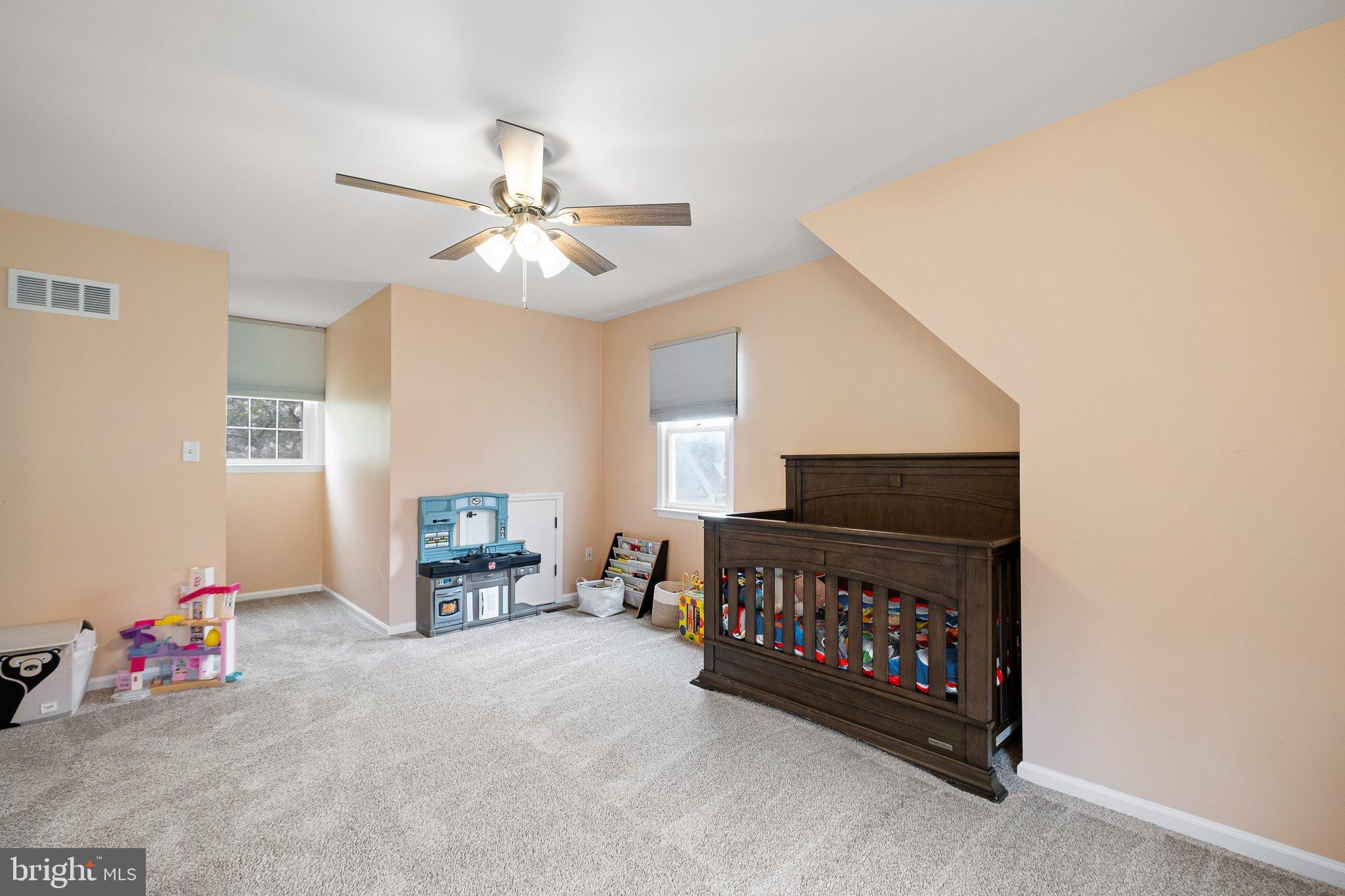 34 Sentry Lane Newark, DE 19711 - Photo 11 of 38 a bed room with furniture and a lamp