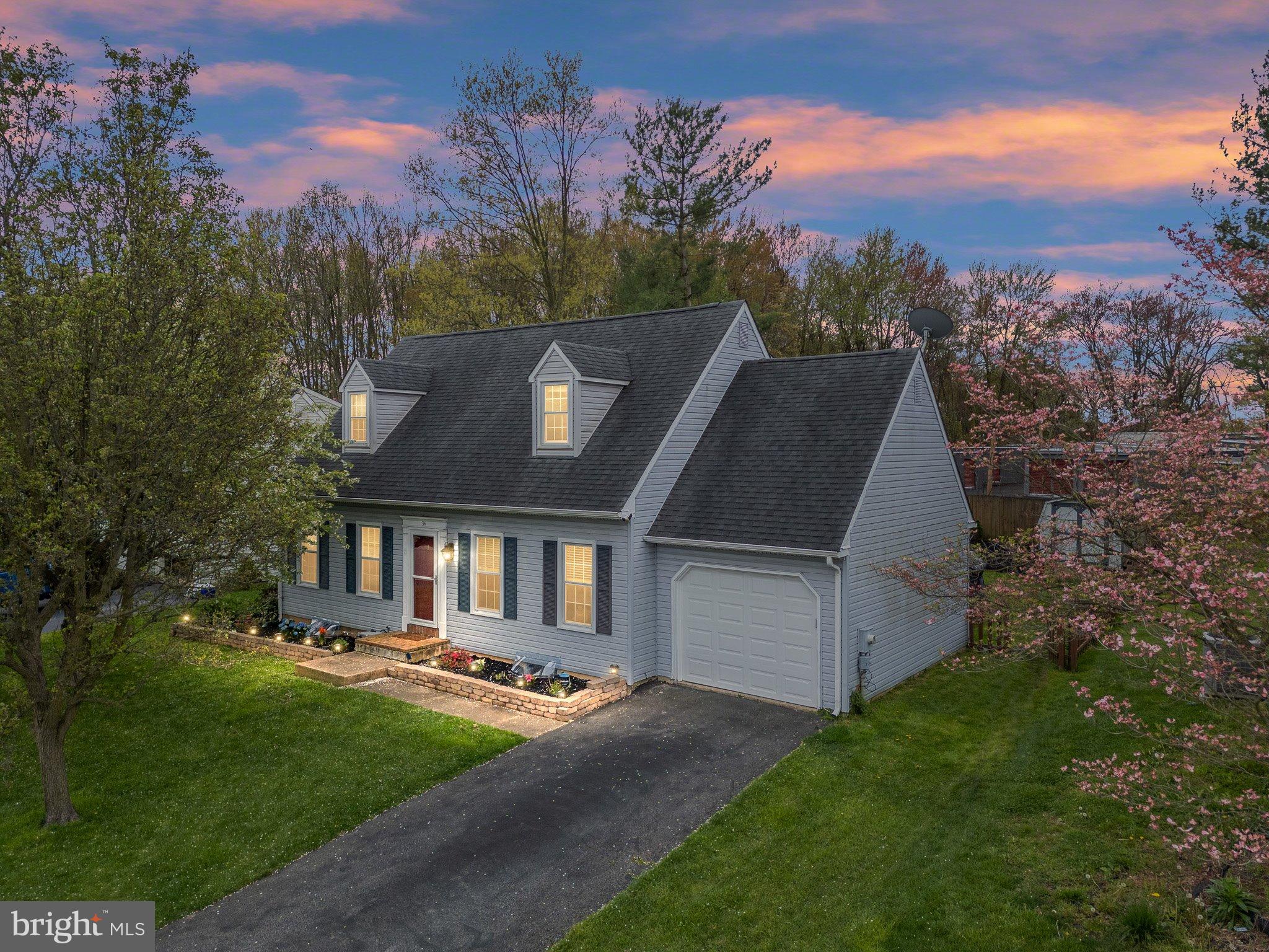 34 Sentry Lane Newark, DE 19711 - Photo 2 of 38 a front view of house with yard and green space