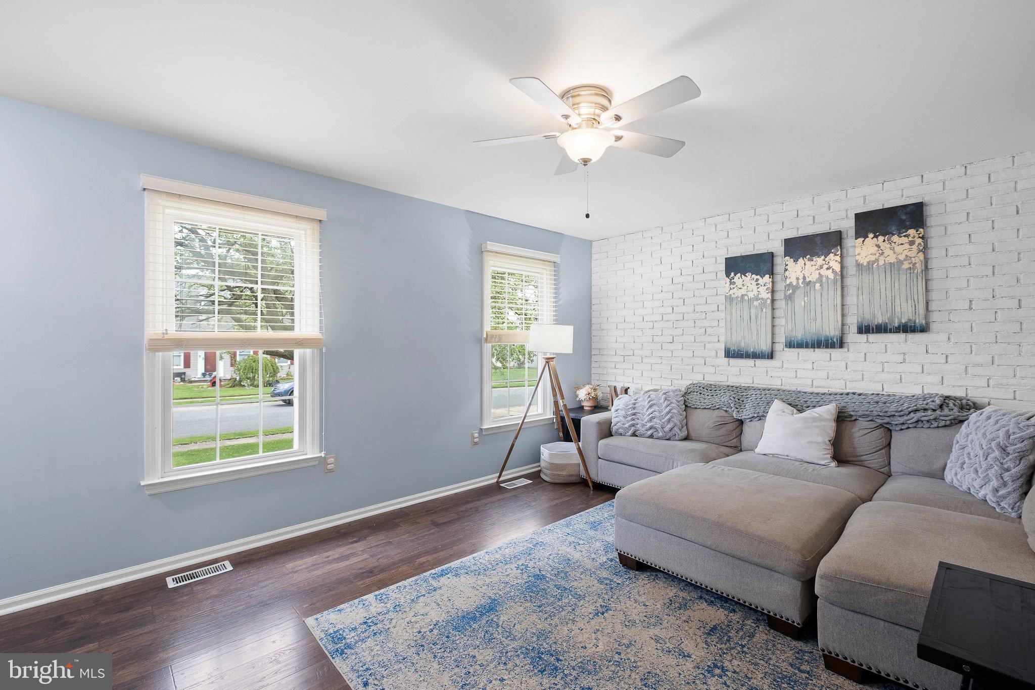 34 Sentry Lane Newark, DE 19711 - Photo 21 of 38 a living room with furniture and a window