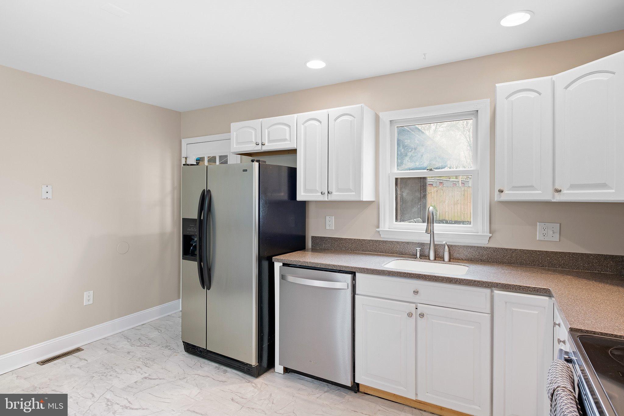 34 Sentry Lane Newark, DE 19711 - Photo 5 of 38 a kitchen with appliances cabinets and a sink